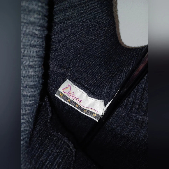 A Vintage Diana Marco Off the Shoulder Black Knit Sweater - Picture 4 of 6